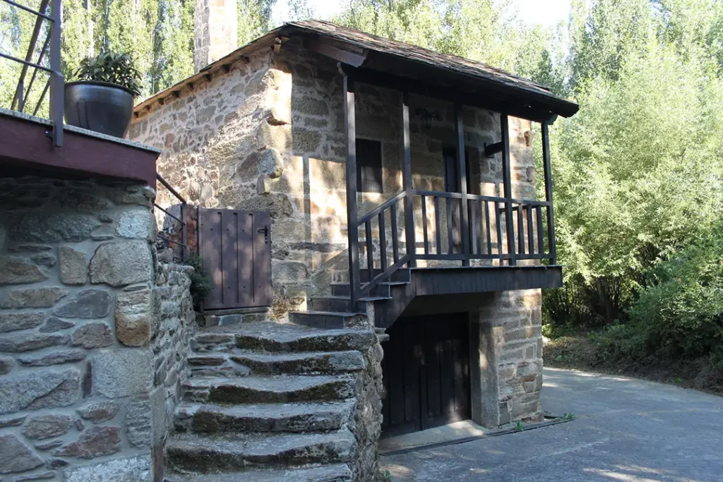 Arquitectura popular de Villarino de Sanabria - Iberlobo on Bike