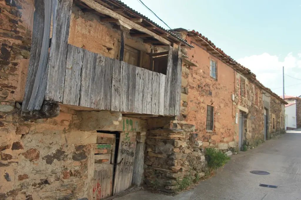 Arquitectura tradicional alistana - Iberlobo on Bike