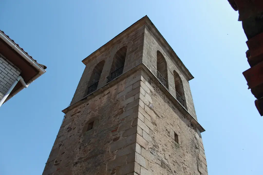 Arquitectura tradicional alistana - Iglesia de San Pelayo - Iberlobo on Bike
