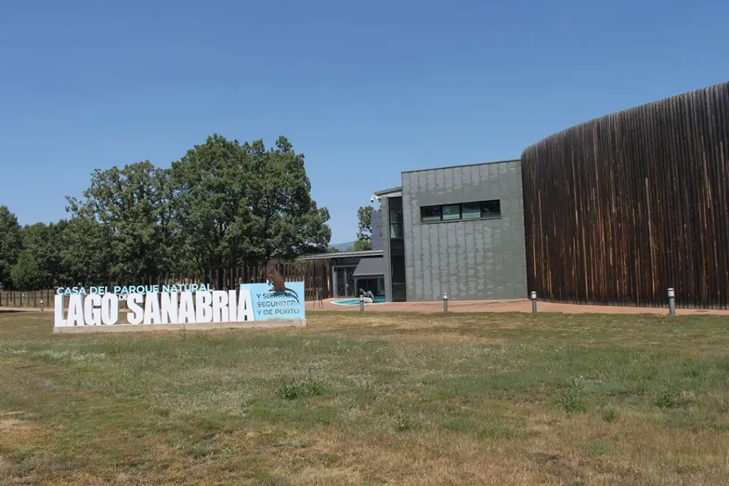 Casa del Parque Lago de Sanabria y Sierras Segundera y Porto (Rabinillo) - Iberlobo on Bike