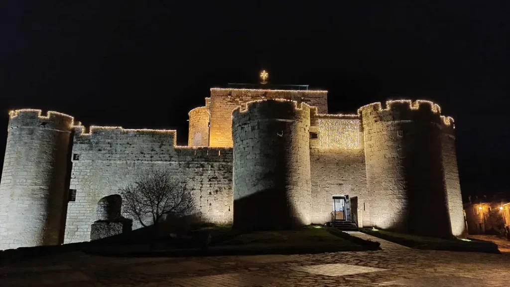 Castillo de los Condes de Benavente (Puebla de Sanabria) - Iberlobo on Bike