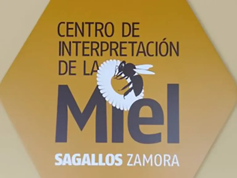 Centro de Interpretación de la Miel (Sagallos) - Iberlobo on Bike