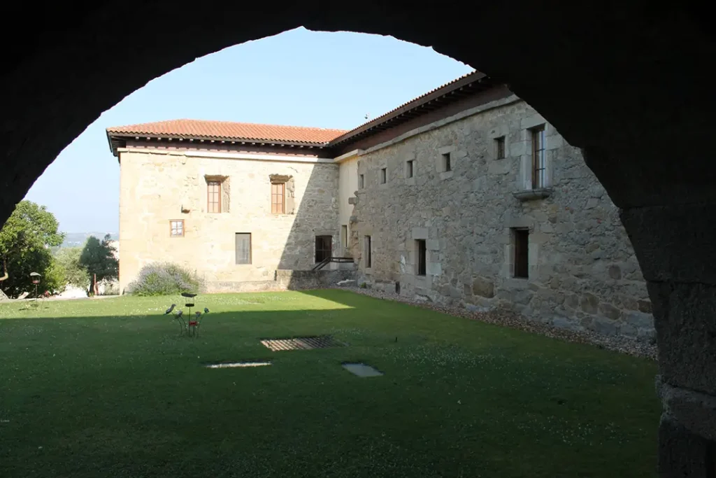Convento San Francisco y Casa del Parque Arribes del Duero (Fermoselle) - Iberlobo on Bike
