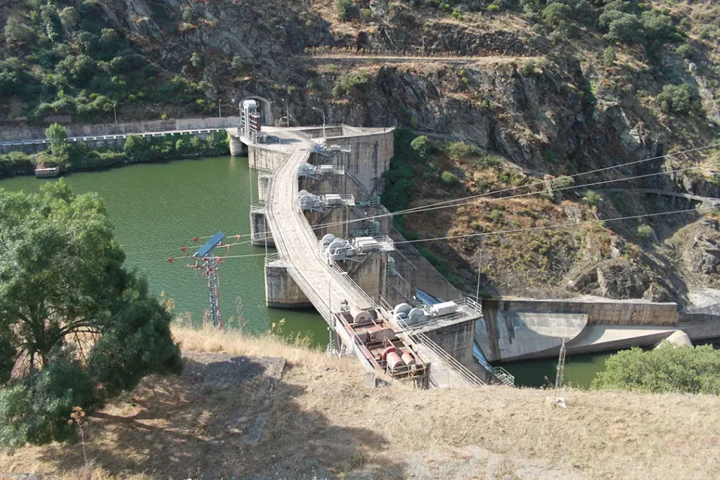Embalse de Castro (Castro de Alcañices) - Iberlobo on Bike