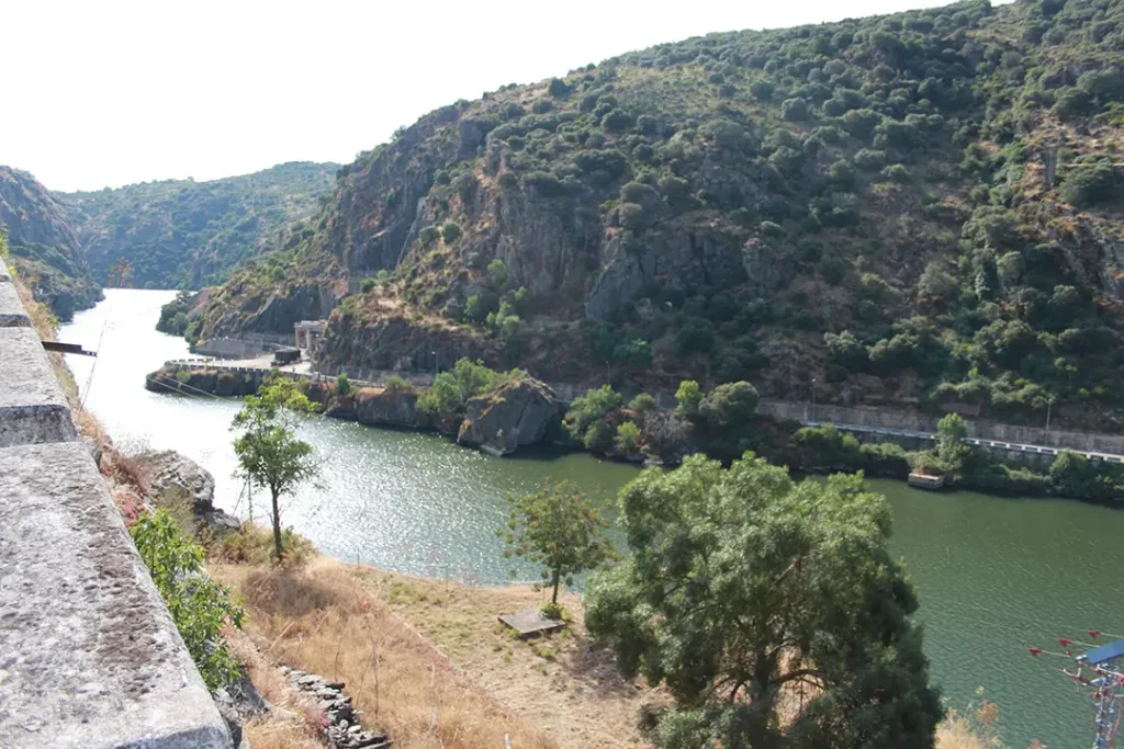 Embalse de Castro (Castro de Alcañices) - Iberlobo on Bike