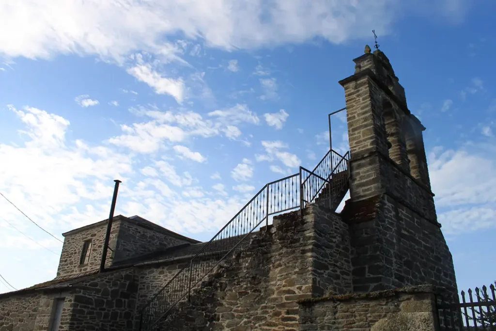 Iglesia de San Salvador (Sagallos) - Iberlobo on Bike