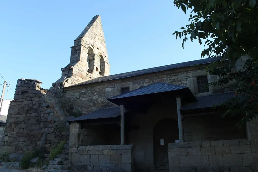 Iglesia de Santiago Apóstol (Santiago de la Requejada) - Iberlobo on Bike