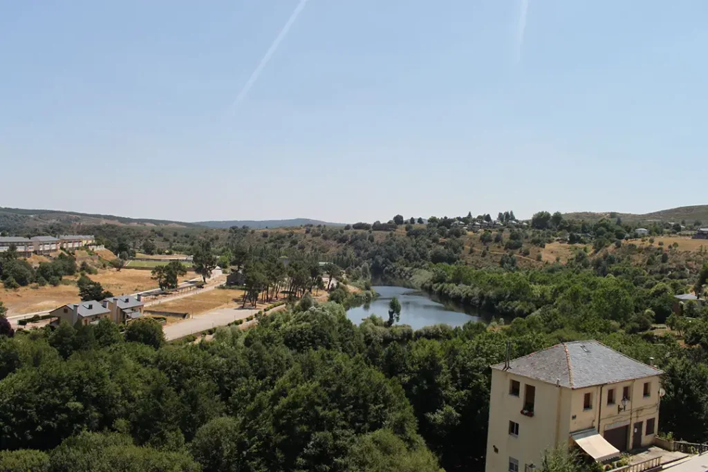 Miradoiro da Farola (Puebla de Sanabria) - Iberlobo on Bike