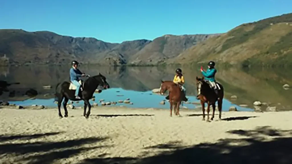 Paseos a caballo por el entorno del Lago de Sanabria - Iberlobo on Bike