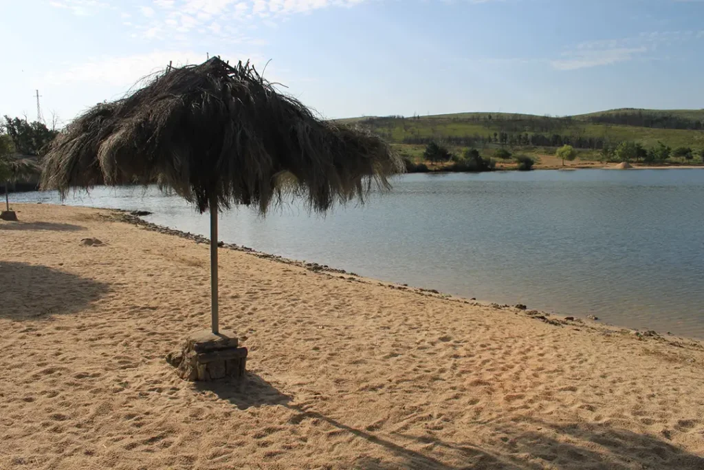 Playa Fluvial de Cionaol (Embalse de Valparaíso, Cional) - Iberlobo on Bike