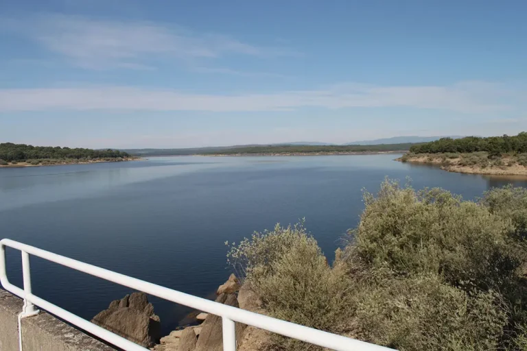 Presa de Cernadilla (Asturianos) - Iberlobo on Bike