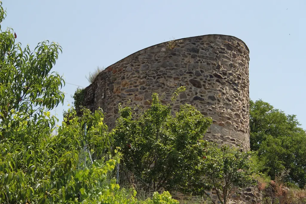 Recinto amurallado de Alcañices - Iberlobo on Bike