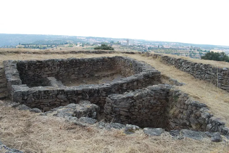 Ruta de los Chiviteros y Mirador del Bolo de la Torta (Torregamones) - Iberlobo on Bike