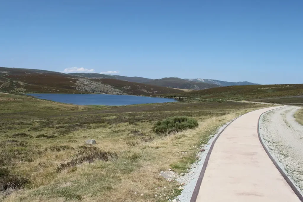Ruta Laguna de los Peces y Laguna de las Yeguas (Galende) - Iberlobo on Bike