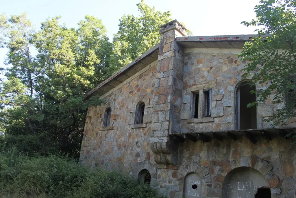 Vieja Estación de Tren de Robledo (Robledo) - Iberlobo on Bike