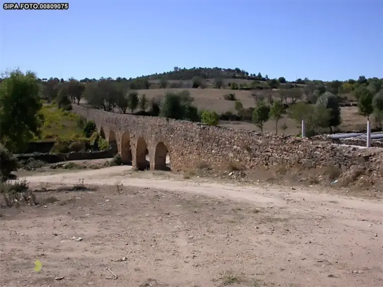 Acueducto de Vilarinho (Miranda do Douro) - Iberlobo on Bike