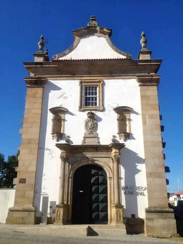 Antiguo Convento de los Frailes Trinos - Biblioteca Municipal de Miranda do Douro - Iberlobo on Bike
