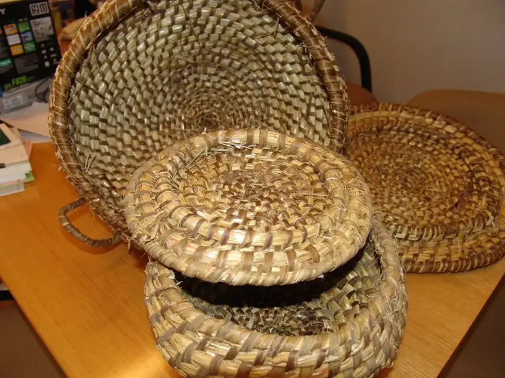 Artesanato: Mantas de Tear e Escrinhos (Cestos feitos de palha y casca de silva) - Iberlobo on Bike