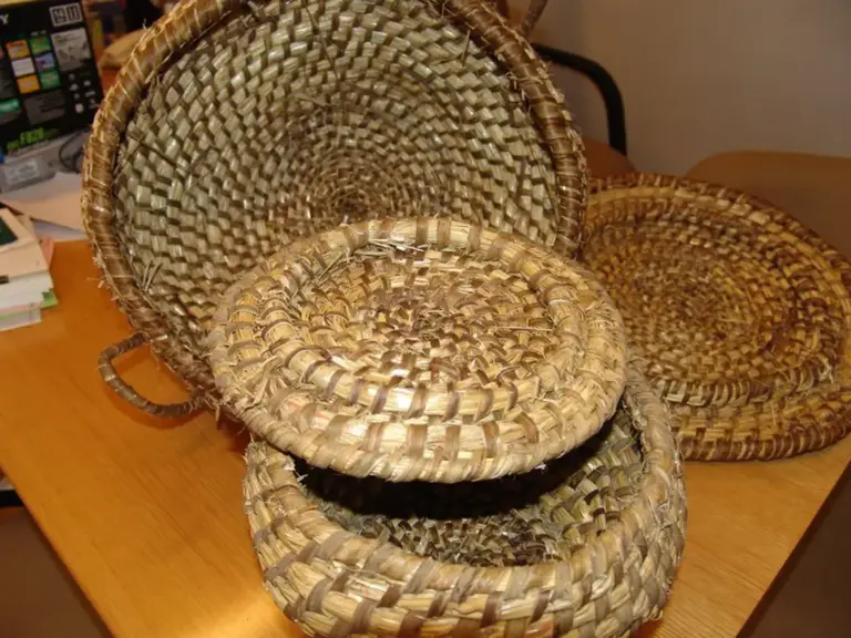 Artesanato: Mantas de Tear e Escrinhos (Cestos feitos de palha y casca de silva) - Iberlobo on Bike