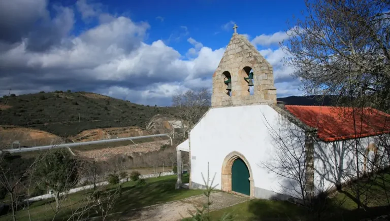 Capilla de Nossa Senhora da Ribeira (Quintanilha) - Iberlobo on Bike