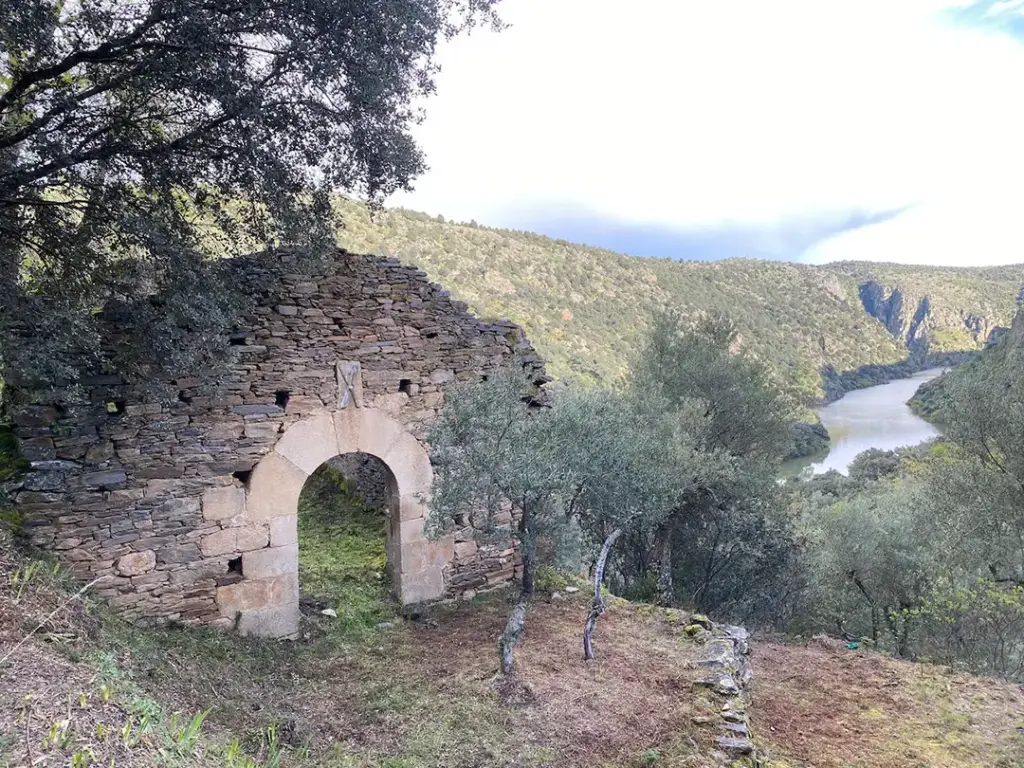 Capilla de Santo Adré - Eremitorio (Cércio) - Iberlobo on Bike