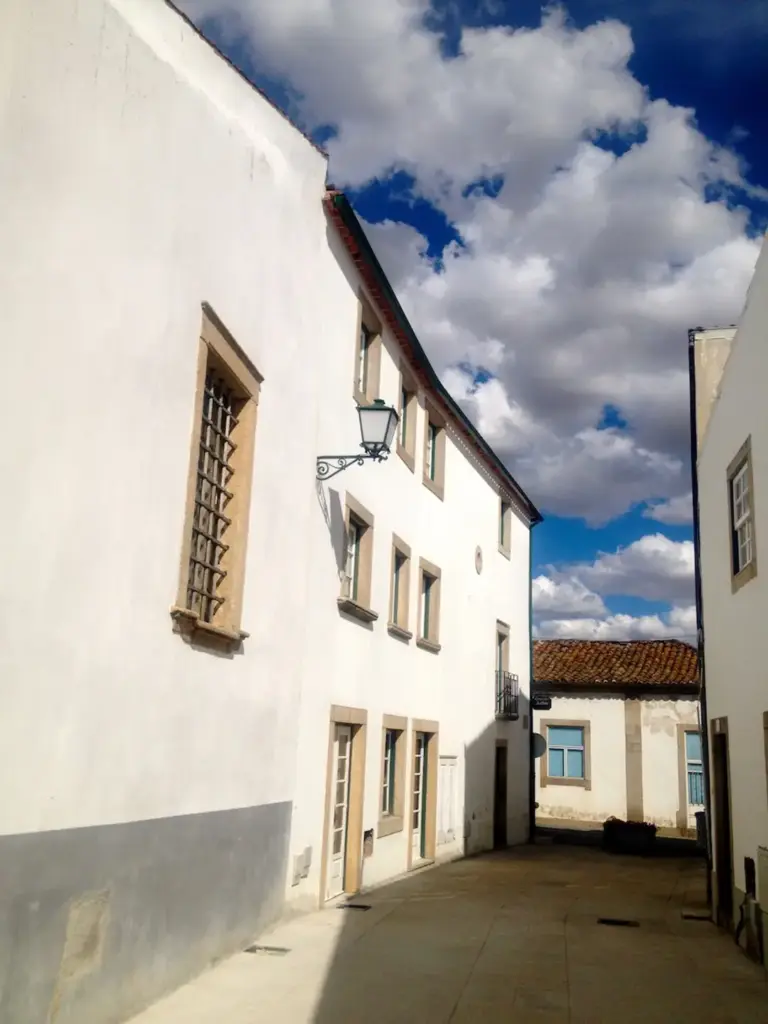 Casa de la Cultura Mirandesa / Antigua Aduana (Miranda do Douro) - Iberlobo on Bike