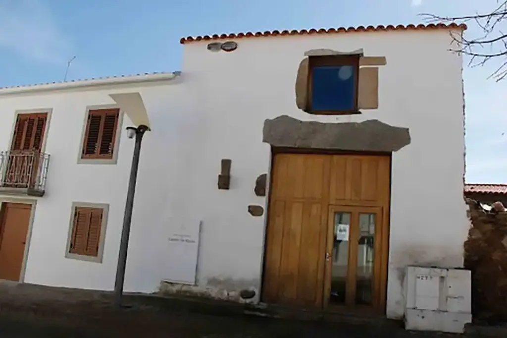 Centro de Acolhimento do Castelo de Algoso - Iberlobo on Bike