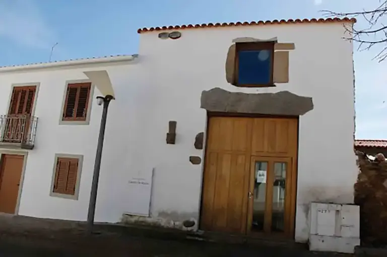 Centro de Acolhimento do Castelo de Algoso - Iberlobo on Bike