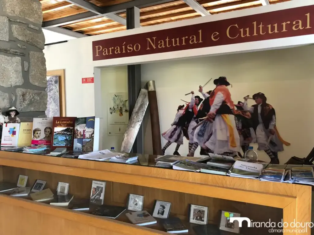 Centro de Inerpretación Turístico Ambiental (CITA) (Miranda do Douro) - Iberlobo on Bike