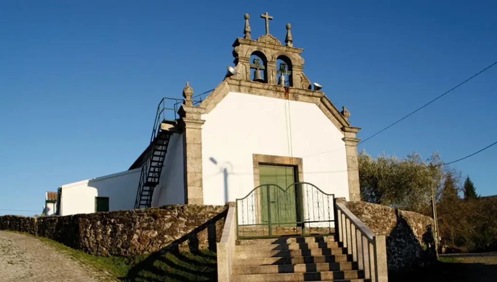 Iglesia Parroquial de Vila Franca de Lampacas / Iglesia de São Bento / Cap - Iberlobo on Bike