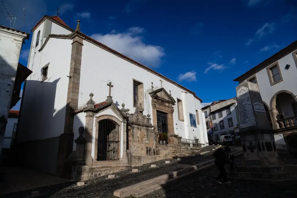 Iglesia de São Vicente (Bragança) - Iberlobo on Bike