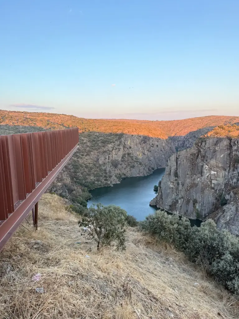 Mirador del Penedo Amarelo (Miranda do Douro) - Iberlobo on Bike