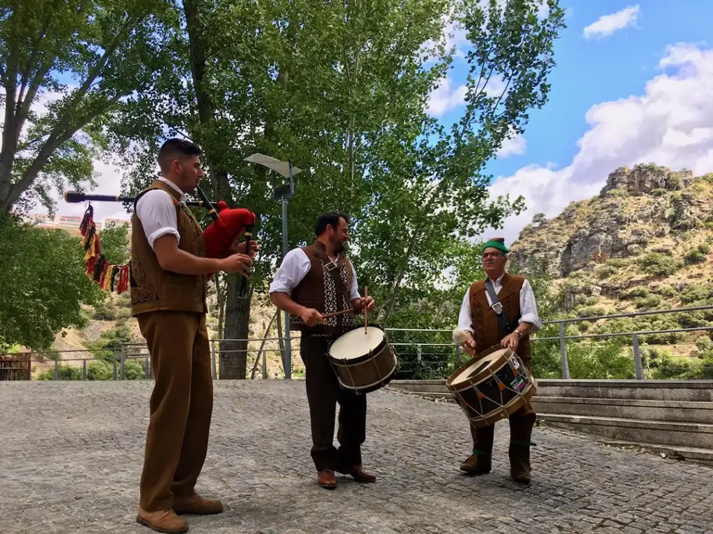 Música Mirandesa (Miranda do Douro) - Iberlobo on Bike