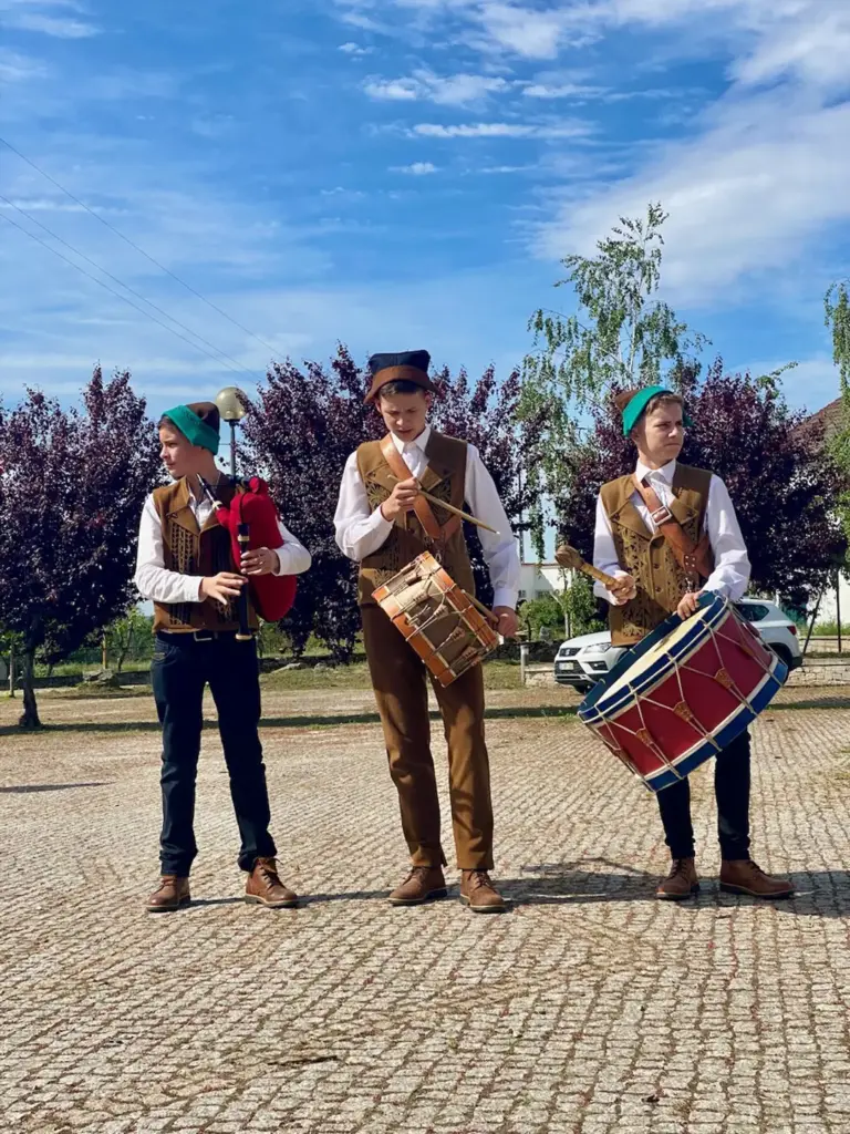 Música Mirandesa (Miranda do Douro) - Iberlobo on Bike