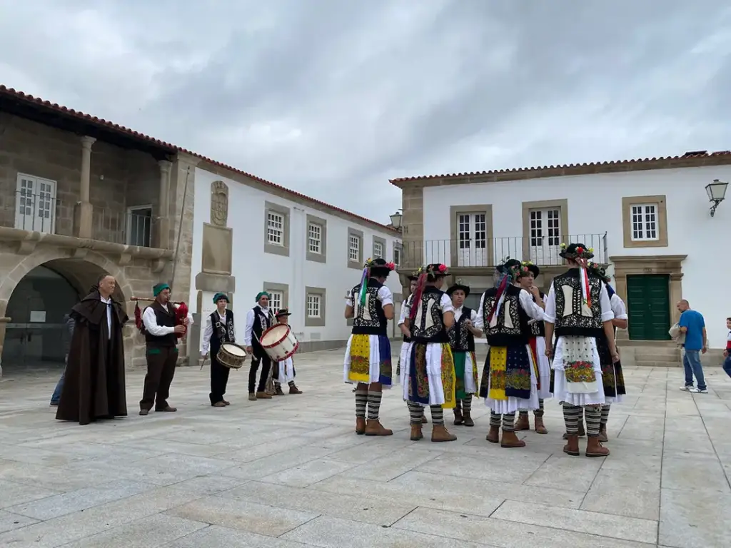 Pauliteiros en Miranda (Miranda do Douro) - Iberlobo on Bike
