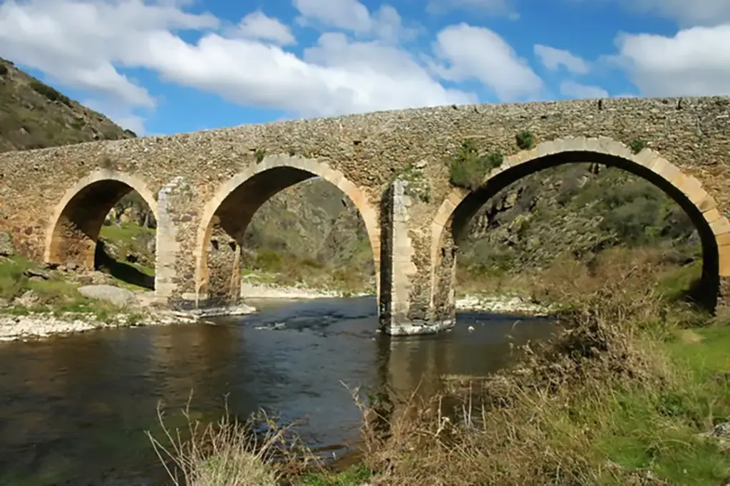 Ponte de Algoso - Iberlobo on Bike