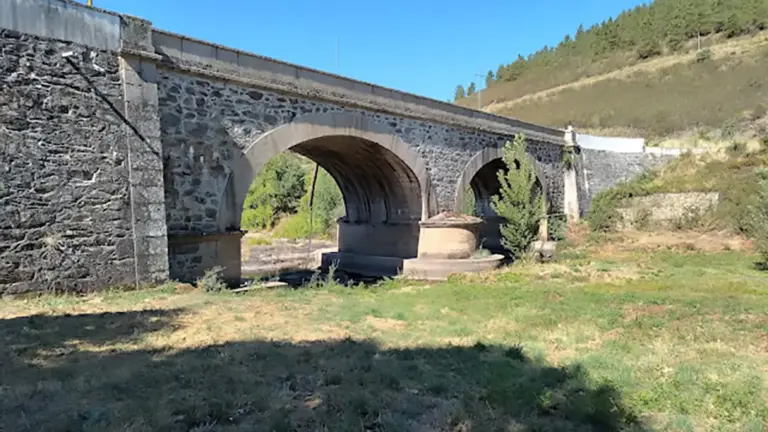 Ponte sobre o Rio Maçãs (Vimioso) - Iberlobo on Bike