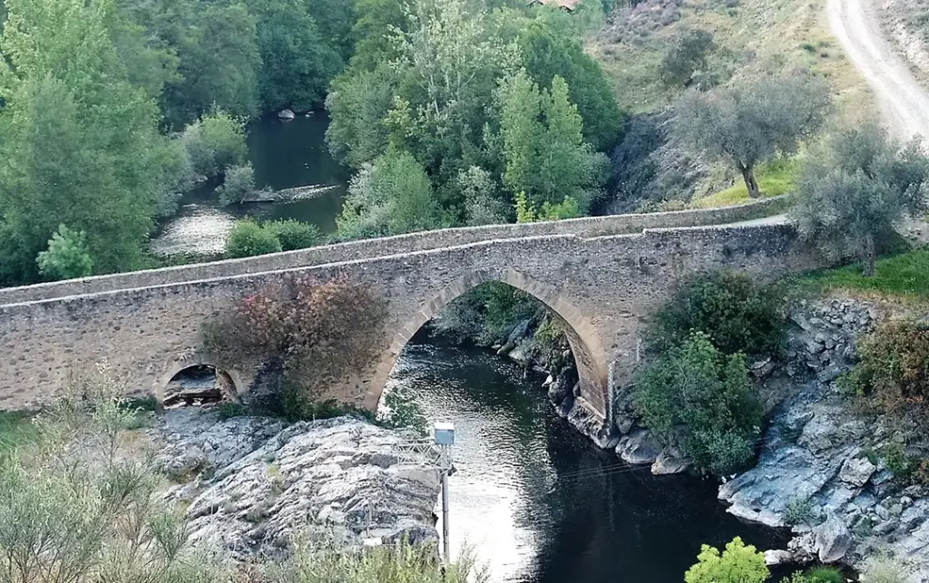 Ponte Velha de Pinelo - Iberlobo on Bike