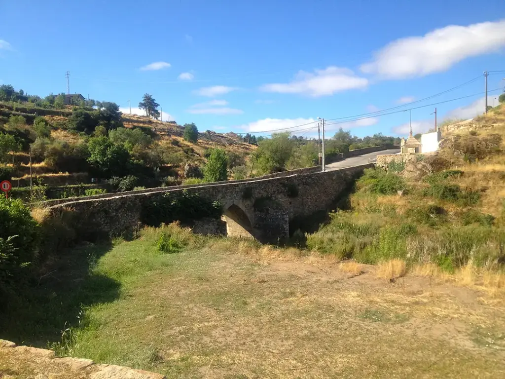 Puente y Fuente de Os Canos (Miranda do Douro) - Iberlobo on Bike