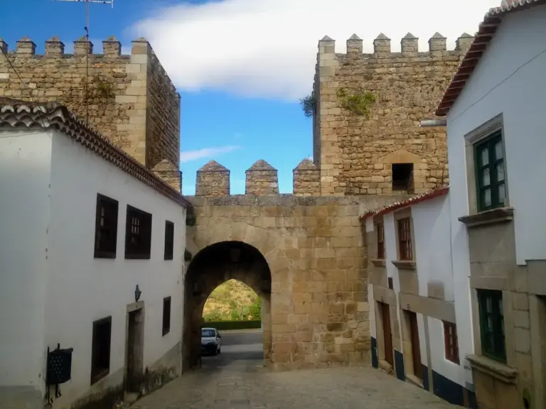 Puertas de A Senhora deo Amparo (Miranda do Douro) - Iberlobo on Bike