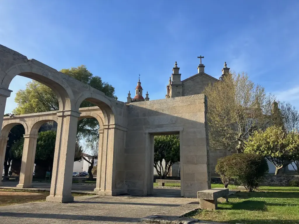 Ruinas del Pazo Episcopal (Miranda do Douro) - Iberlobo on Bike