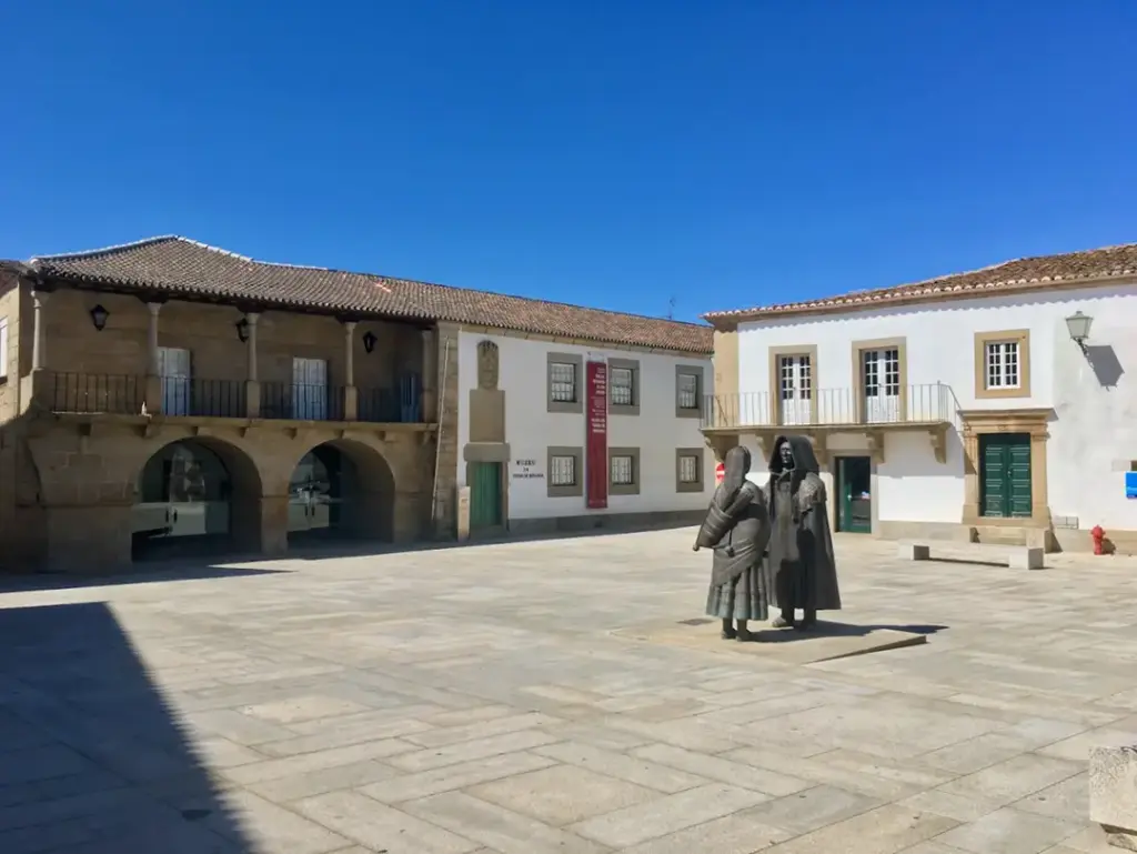 Visita guiada al Museo da Terra de Miranda (Miranda do Douro) - Iberlobo on Bike
